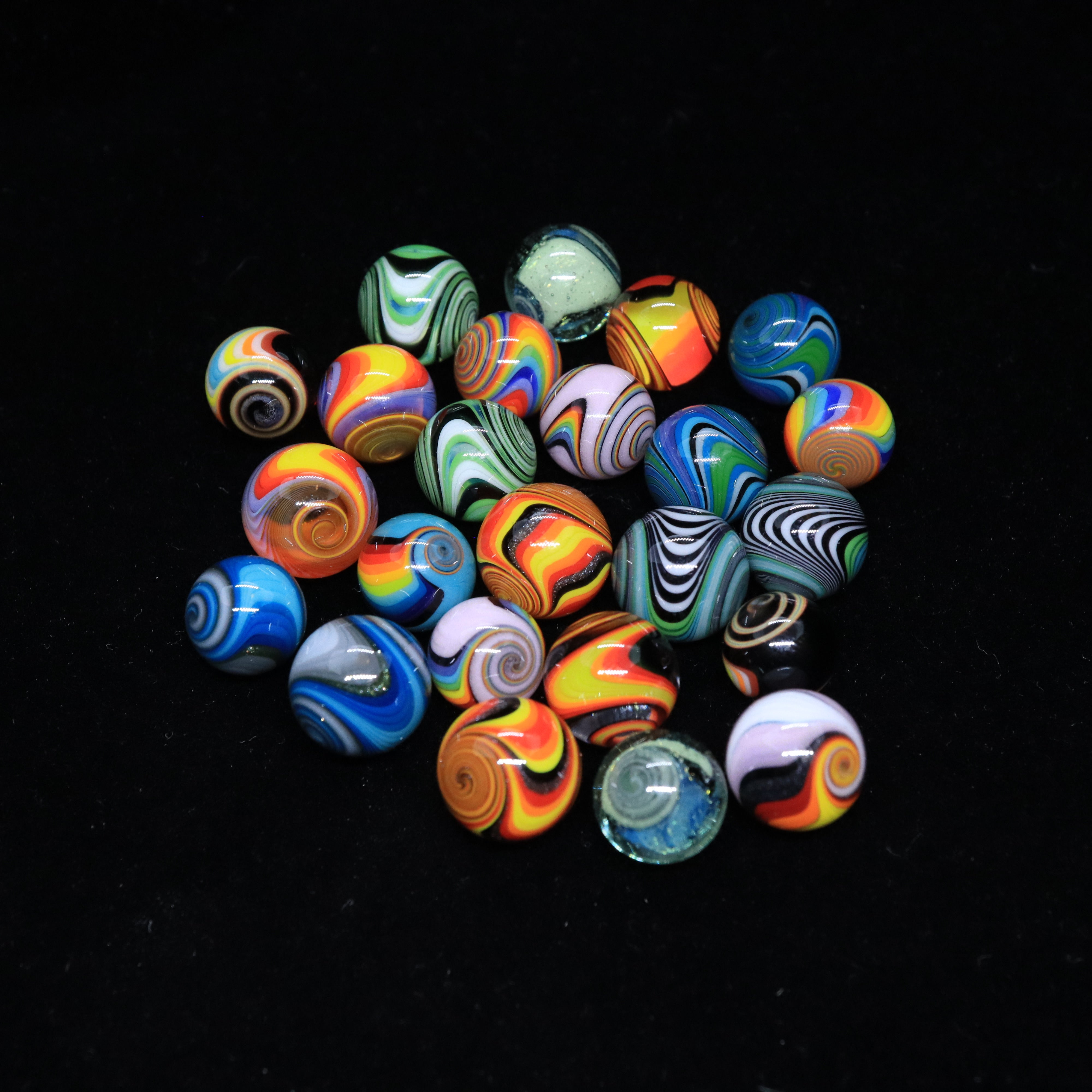 Wig Wag Valve Pearls by Willahelm Glass (8-10mm)