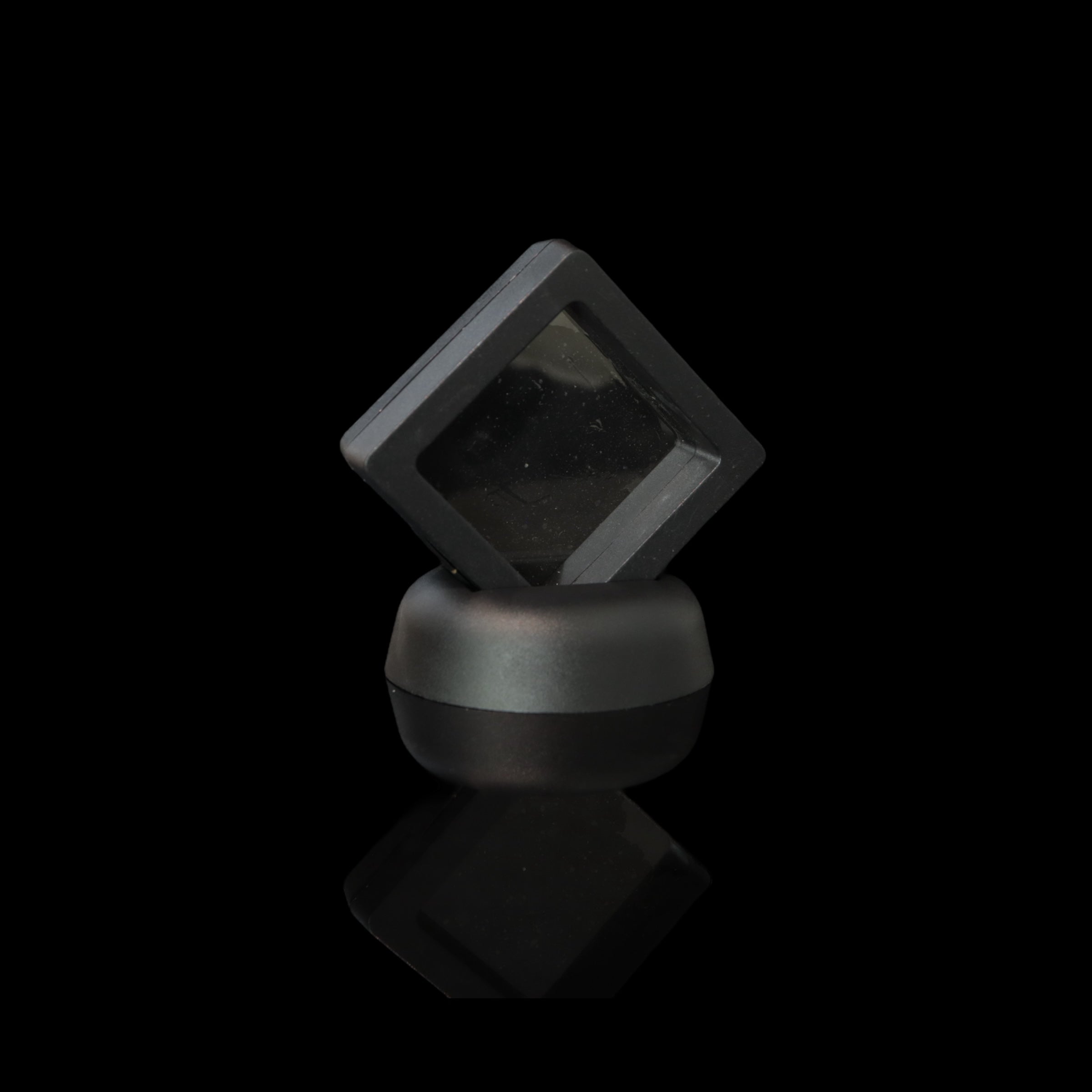 Pearl Collectors Display With Stand