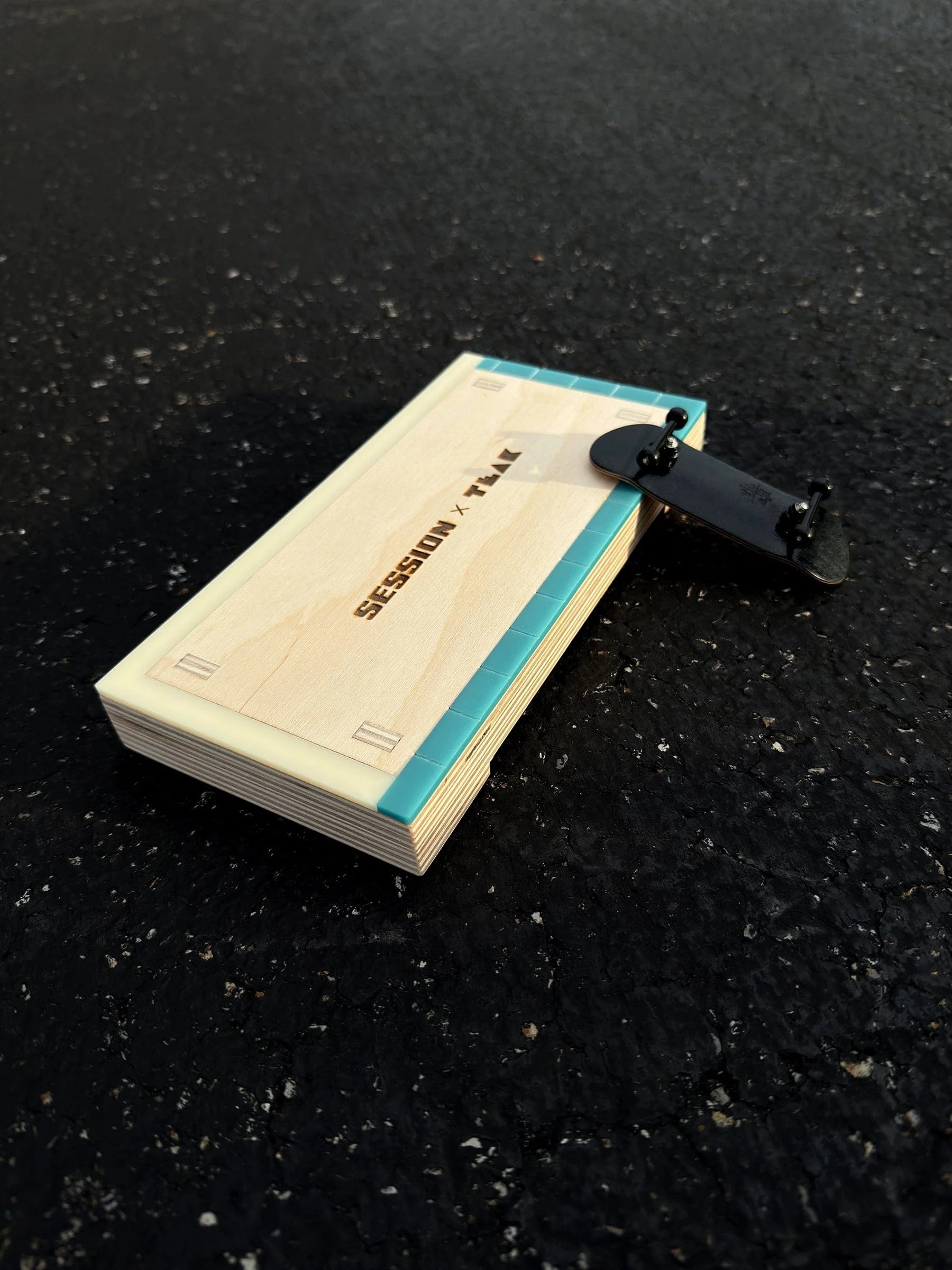 Manual Pad - Wooden Fingerboard Obstacle with Acrylic Coping